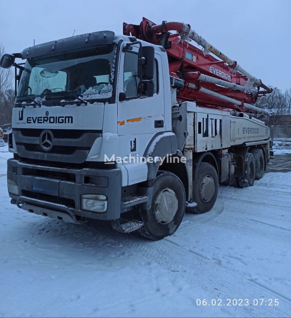 Everdigm  CX5  en el chasis Mercedes-Benz Axor 4140 bomba de hormigón