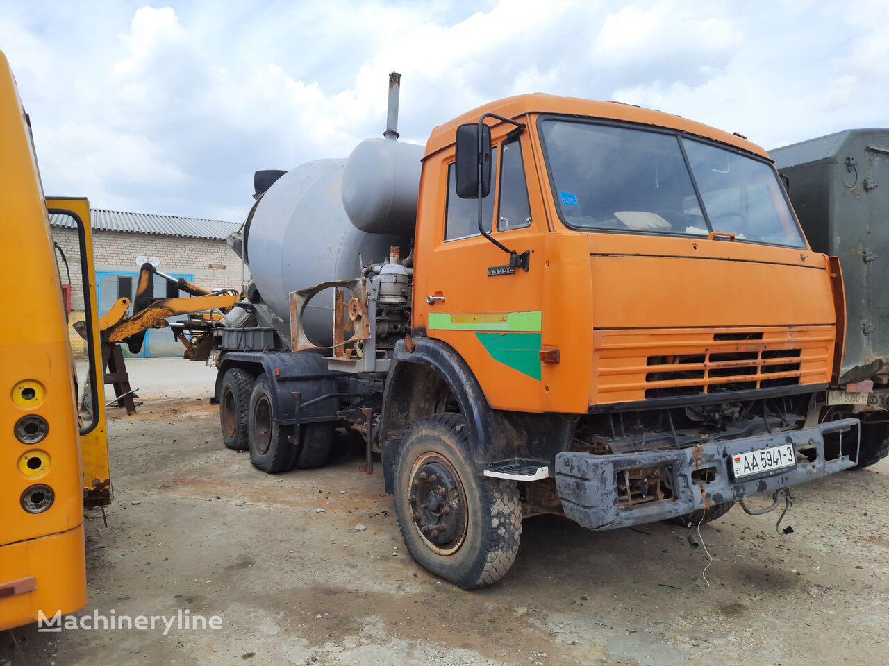 Tigarbo  en el chasis KamAZ 53229 camión hormigonera